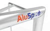Close-up van het AluSport logo op het aluminium voetbaldoeltje 240x160cm. Hoogwaardige afwerking en duurzaam materiaal.