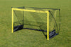 Quickfire Mini Voetbaldoeltje - 150x90cm op grasveld, ideaal voor tuintraining of jeugdwedstrijden. Compact en stevig voetbaldoel voor buitengebruik.