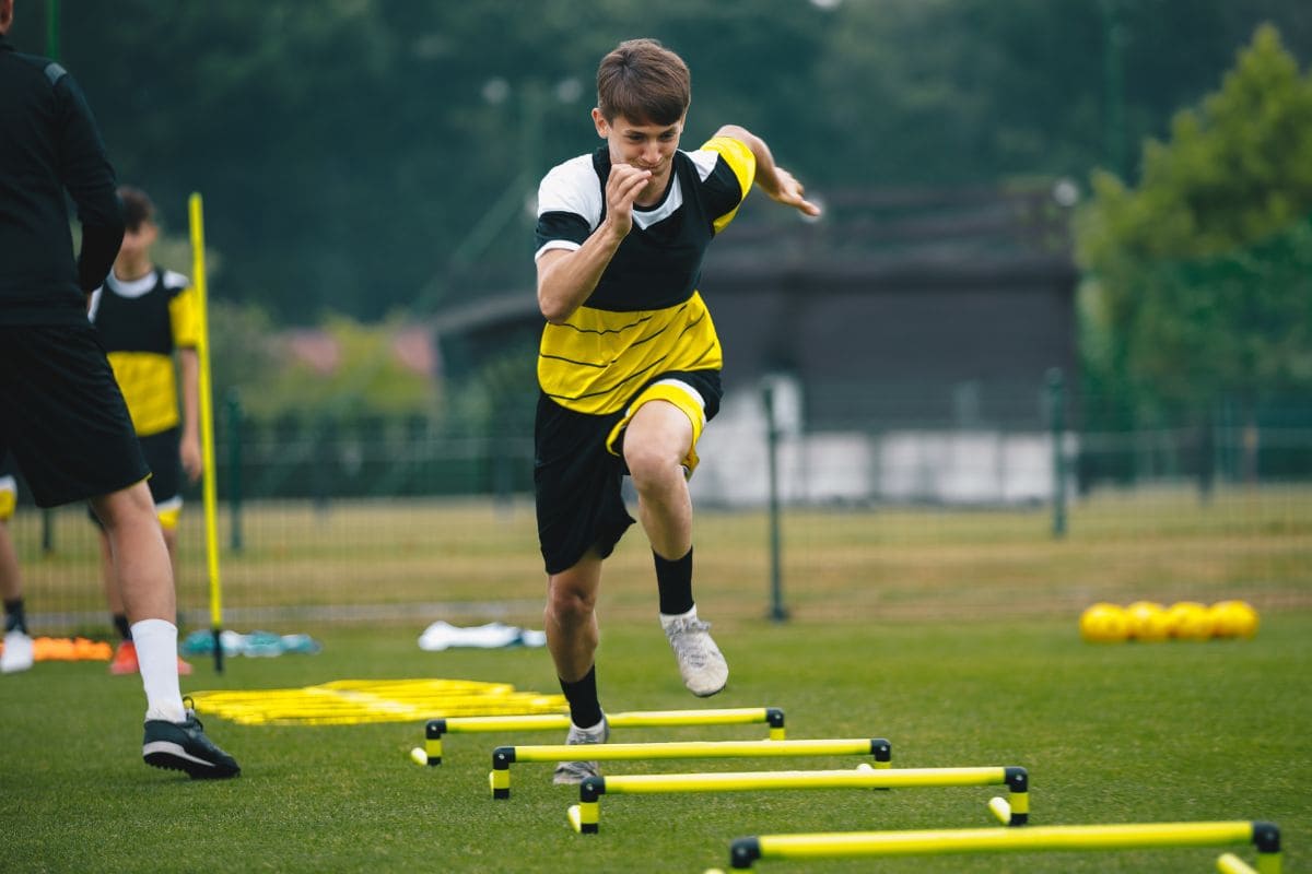 Conditietraining voor voetbal: beste oefeningen, schema & tips ...
