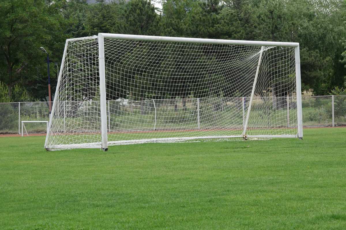 Hoe groot is een voetbaldoel? Ontdek alle afmetingen en formaten