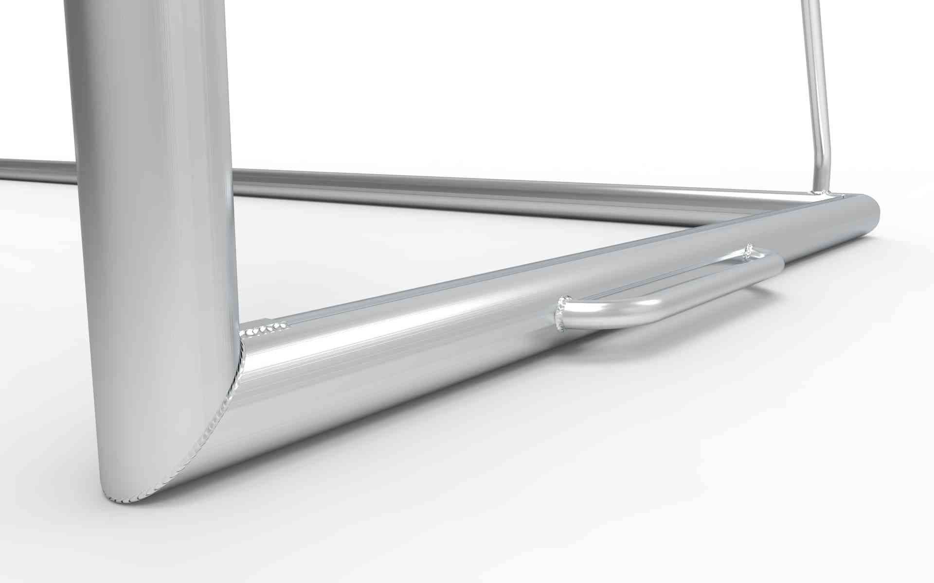 Detail van het stevige aluminium frame van het grote voetbaldoel 732x244cm. Duurzaam en weerbestendig ontwerp voor langdurig gebruik.