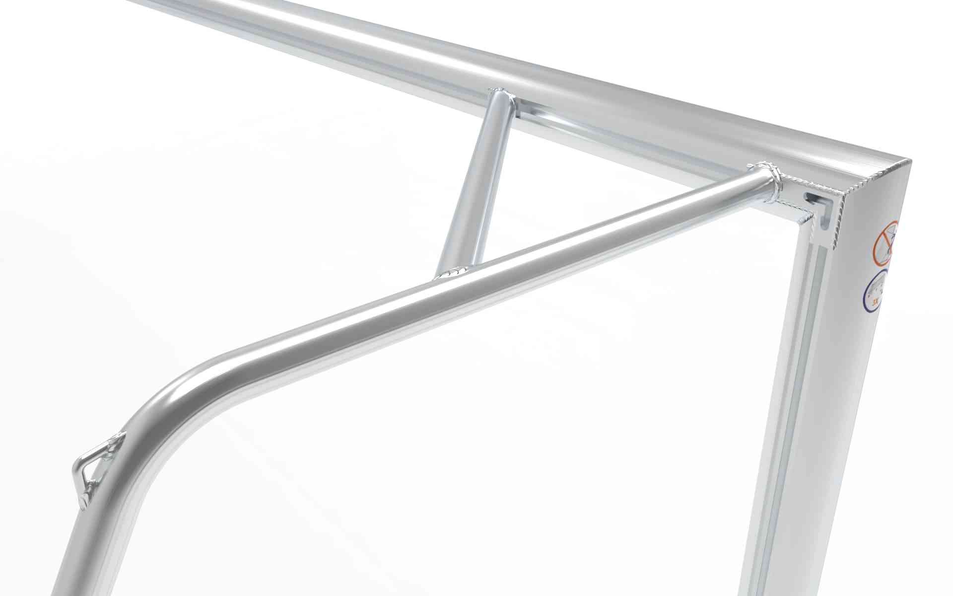 Detail van de verstevigde bovenhoeken van het aluminium voetbaldoel 732x244cm. Extra stabiliteit en duurzaamheid voor langdurig gebruik.