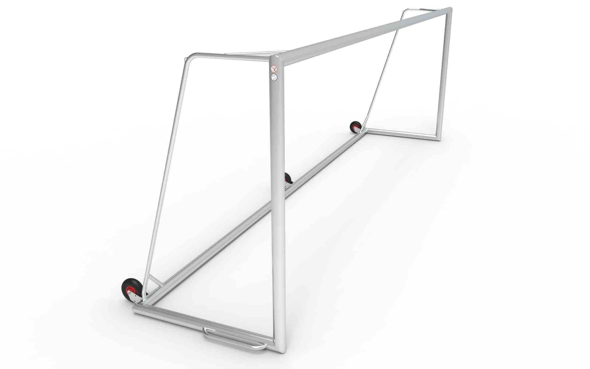 Schuin zijaanzicht van het aluminium voetbaldoel met drie wielen, ideaal voor eenvoudig verplaatsen en langdurig gebruik op sportvelden.