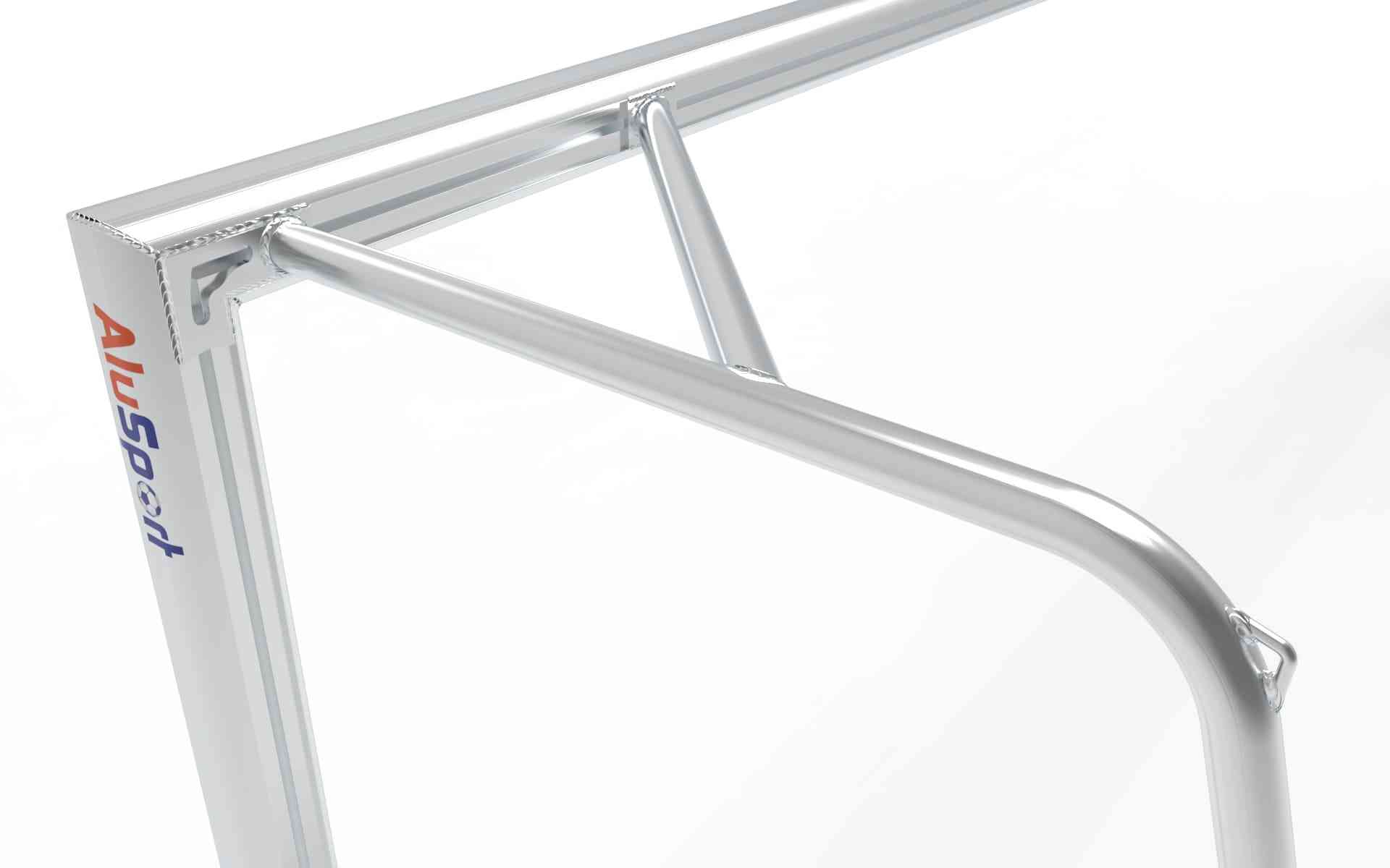 Detail van de bovenhoek van het aluminium voetbaldoel met verstevigde constructie. Hoogwaardige afwerking voor optimale duurzaamheid en stabiliteit.