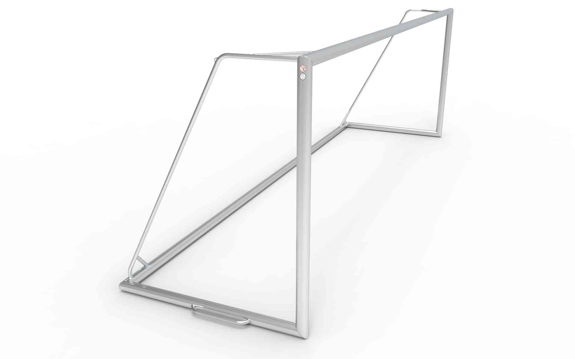 Schuin bovenaanzicht van het aluminium voetbaldoel 732x244cm. Lichtgewicht en stevig, geschikt voor professioneel en recreatief gebruik.