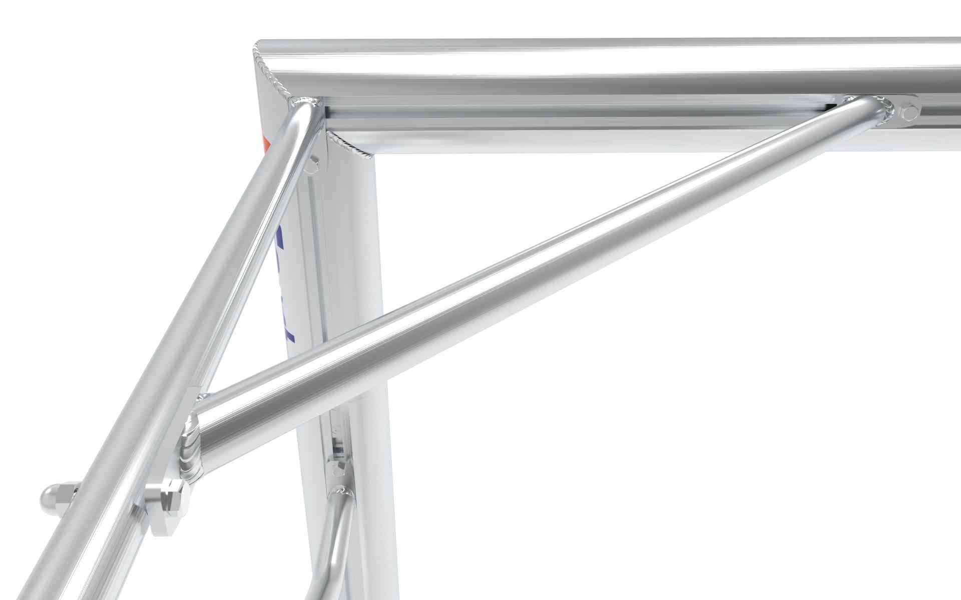 Close-up van de verstevigde hoeken van het aluminium voetbaldoel. Extra stabiliteit en duurzaamheid voor langdurig gebruik.