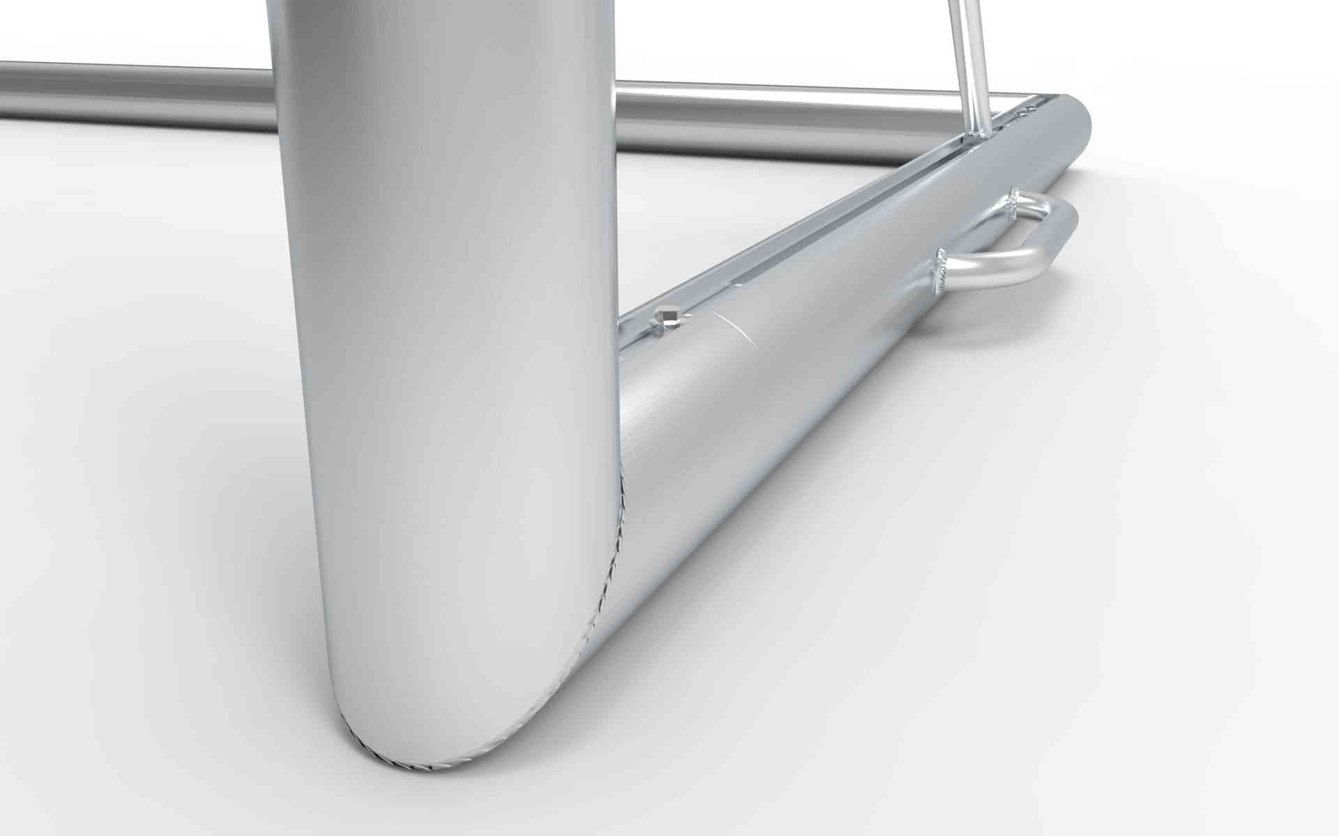 Detail van de afgeronde hoeken en stevige basis van het aluminium voetbaldoel 732x244cm. Ontworpen voor veiligheid en langdurig gebruik.