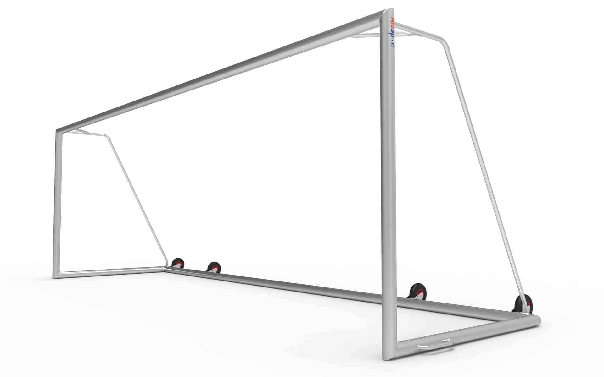 Zijaanzicht van een groot aluminium voetbaldoel (732x244cm) met vier wielen. Ideaal voor clubs en professionele wedstrijden.