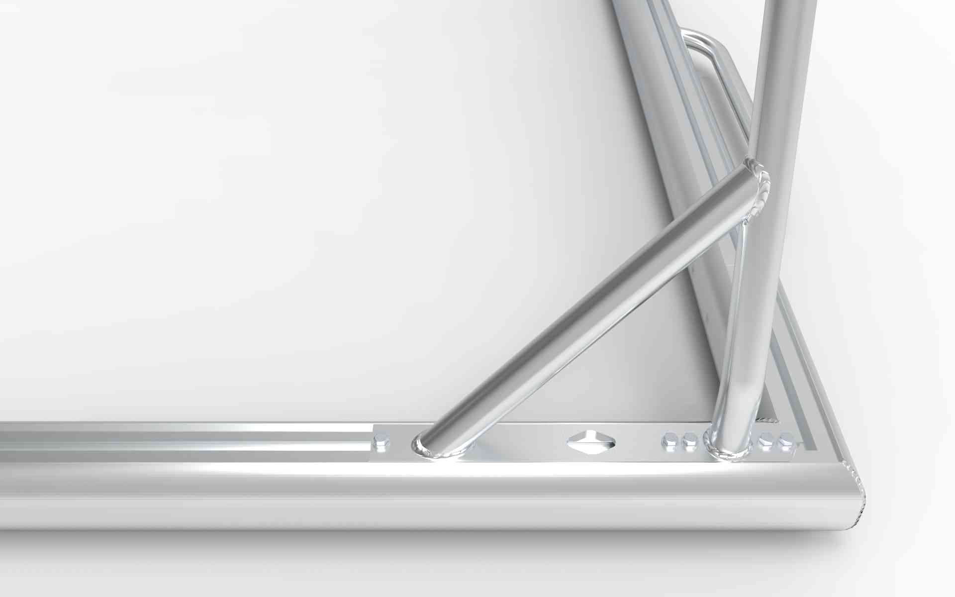 Detail van de hoekverbinding van het aluminium voetbaldoel 732x244cm. Sterke lasnaden en robuuste afwerking voor maximale stabiliteit en duurzaamheid.